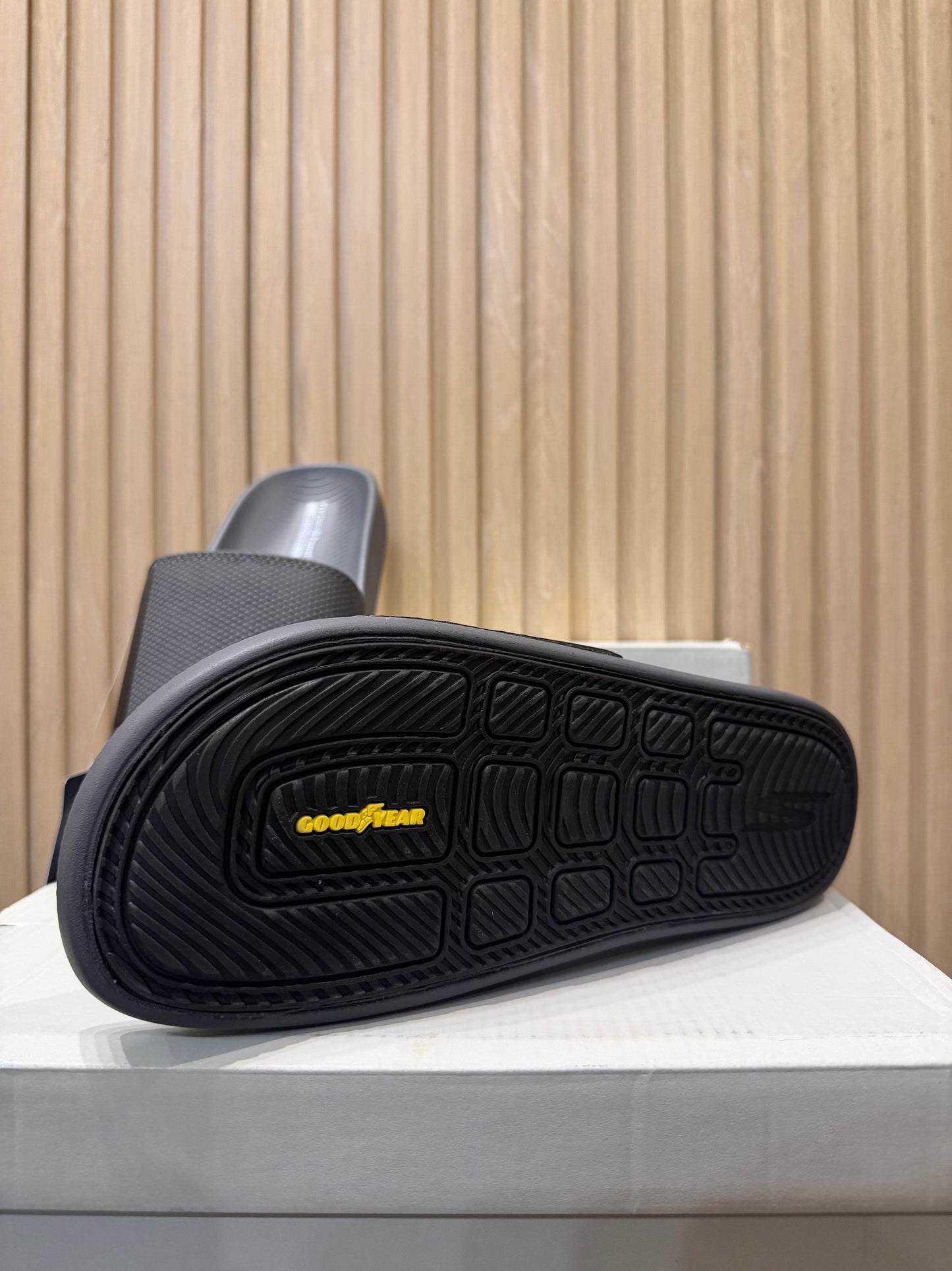 SKECHERS Hyper Burst Slipper