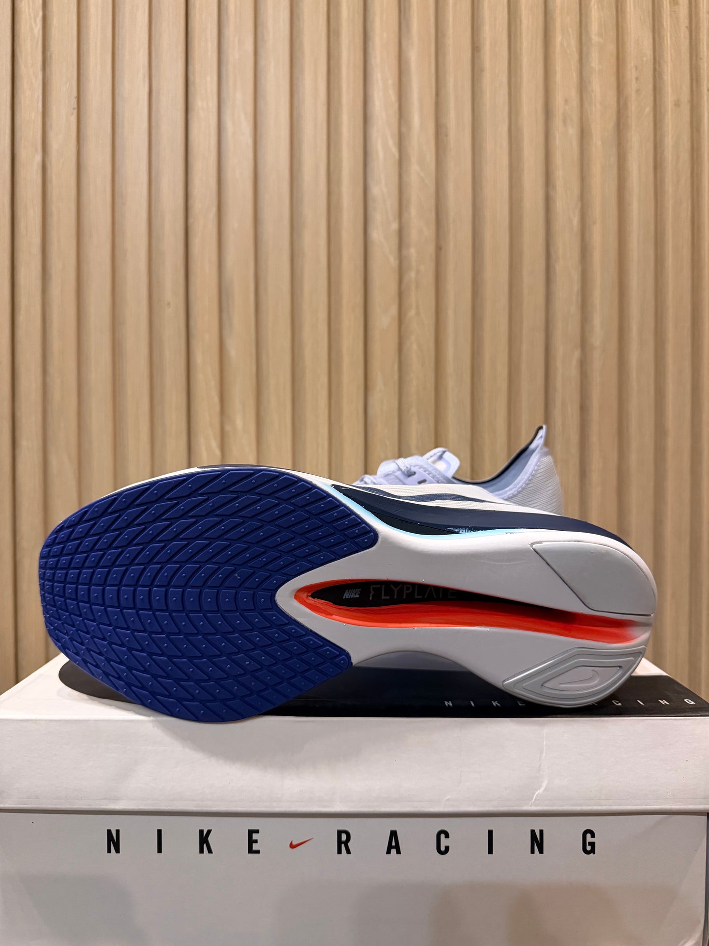 NIKE Vaporfly 4