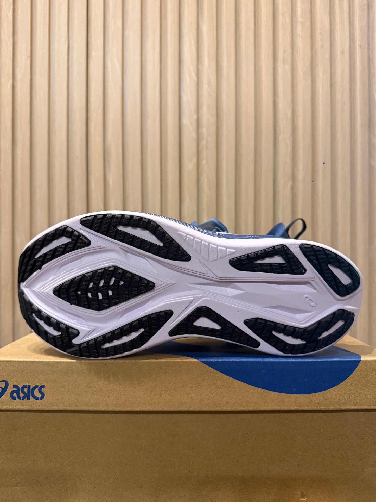 ASICS Novablast 2