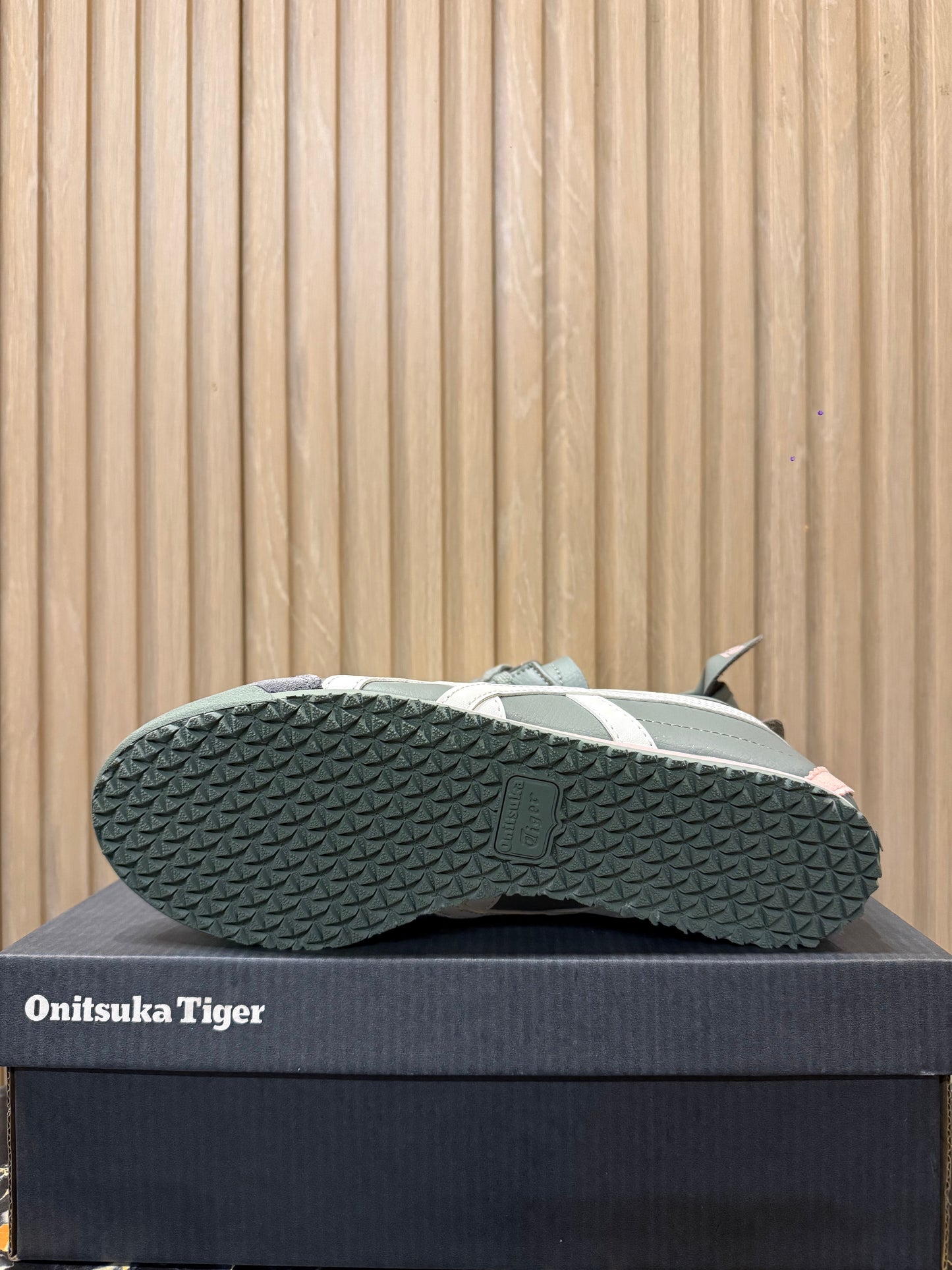 ONITSUKA TIGER