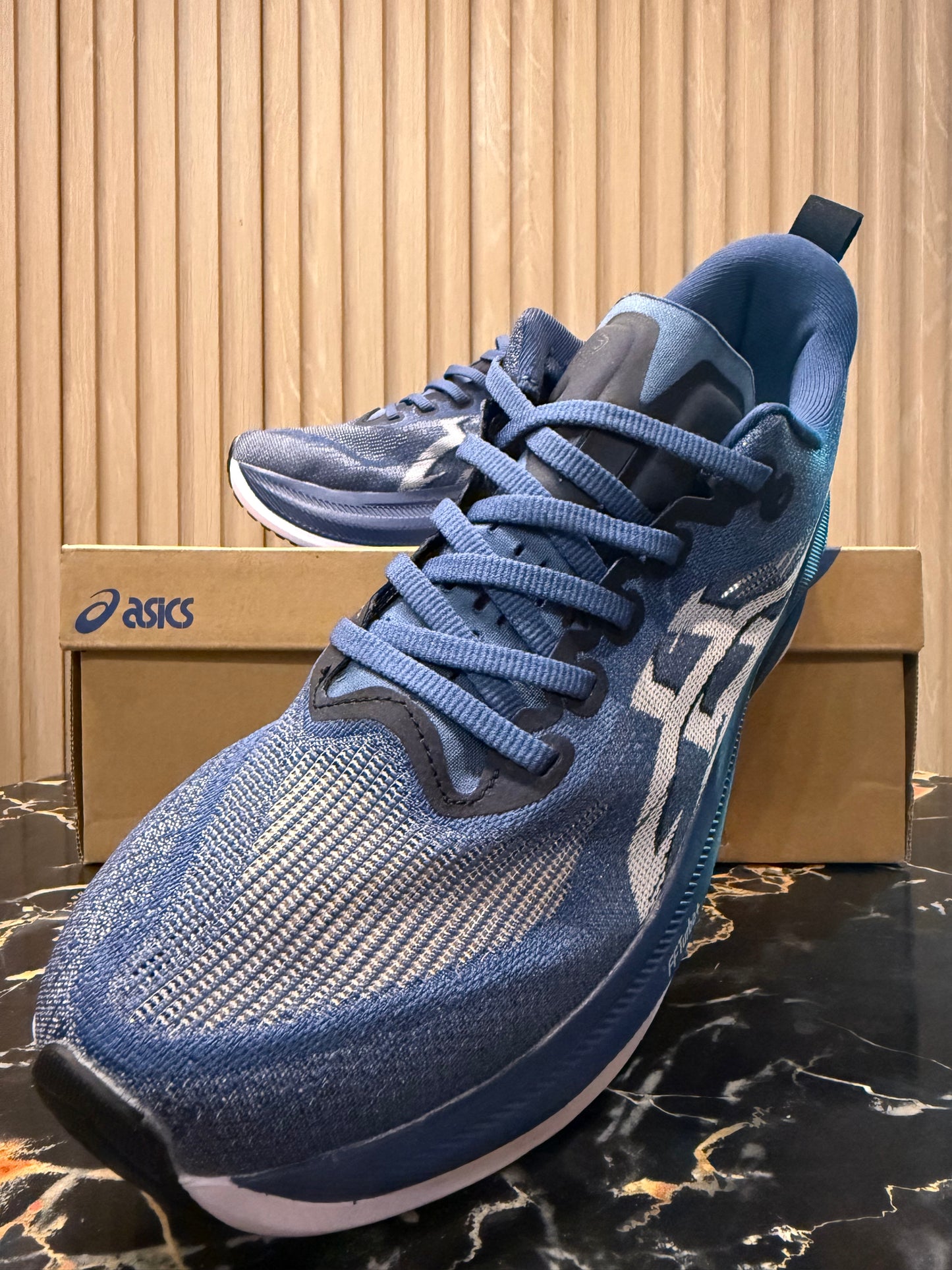 ASICS Novablast 2