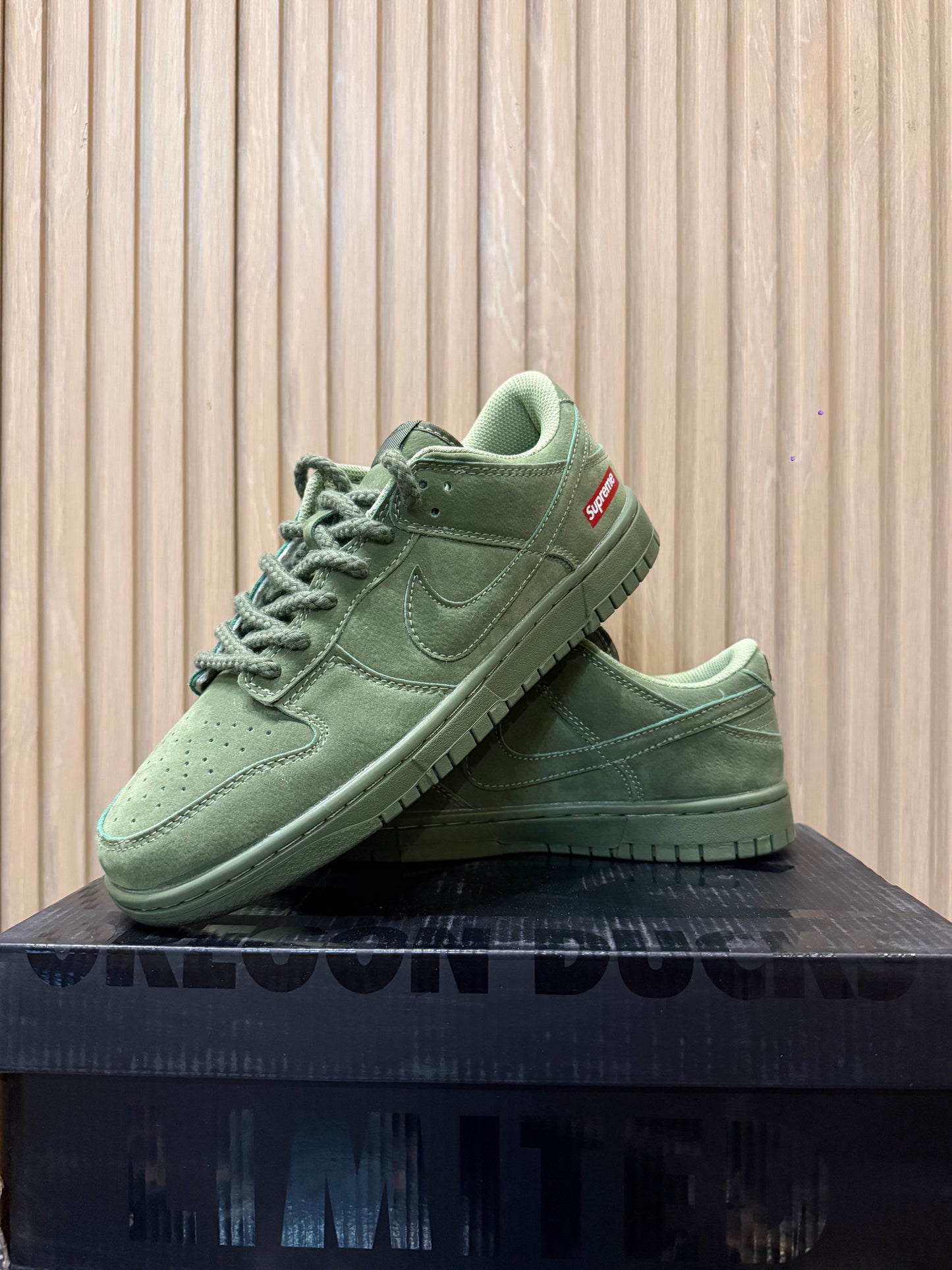NIKE Supreme Dunks