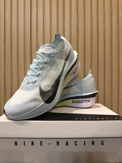 NIKE Vaporfly 4