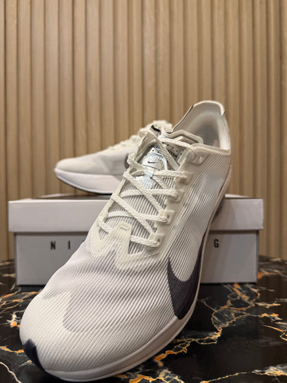 NIKE Vaporfly 4