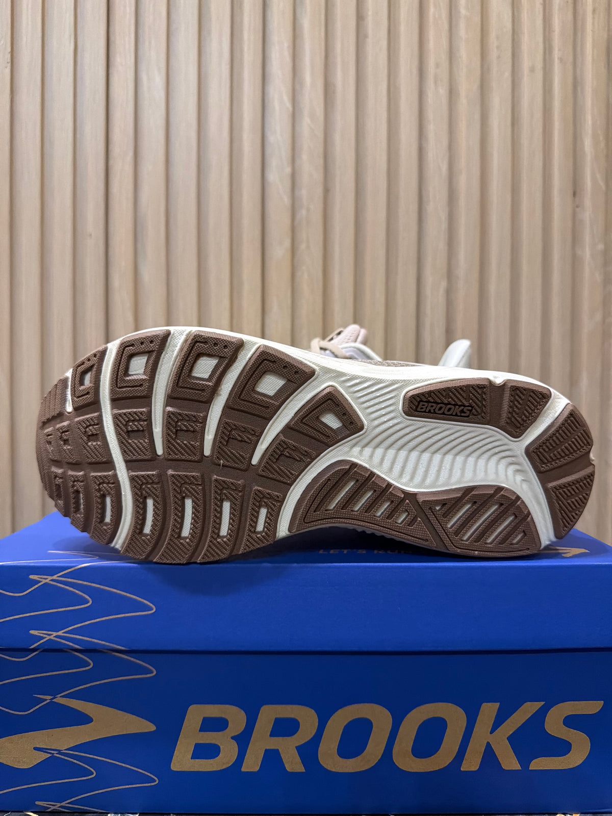 BROOKS GHOST 17