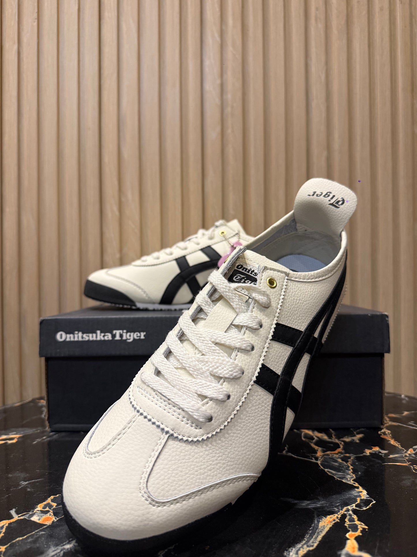 ONITSUKA TIGER