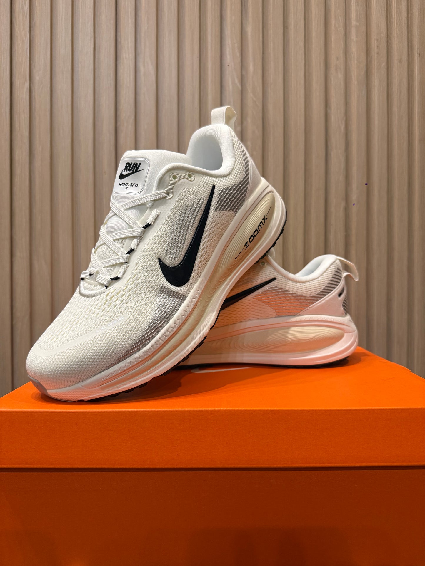 NIKE VOMERO 18