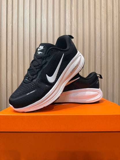 NIKE VOMERO 18
