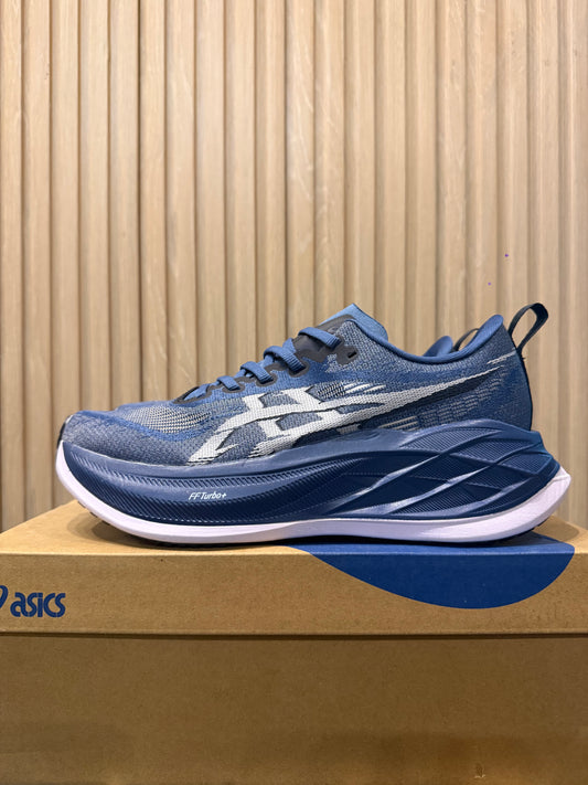 ASICS Novablast 2