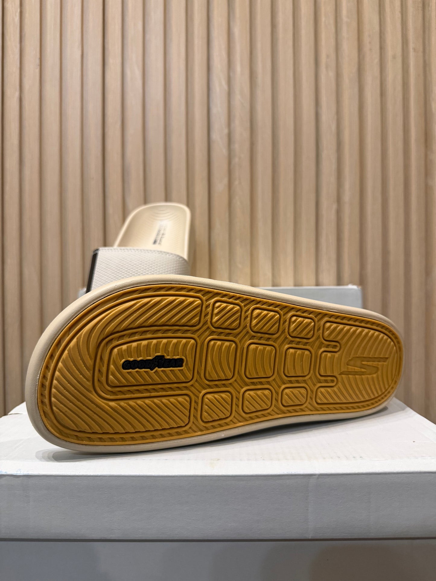 SKECHERS Hyper Burst Slipper