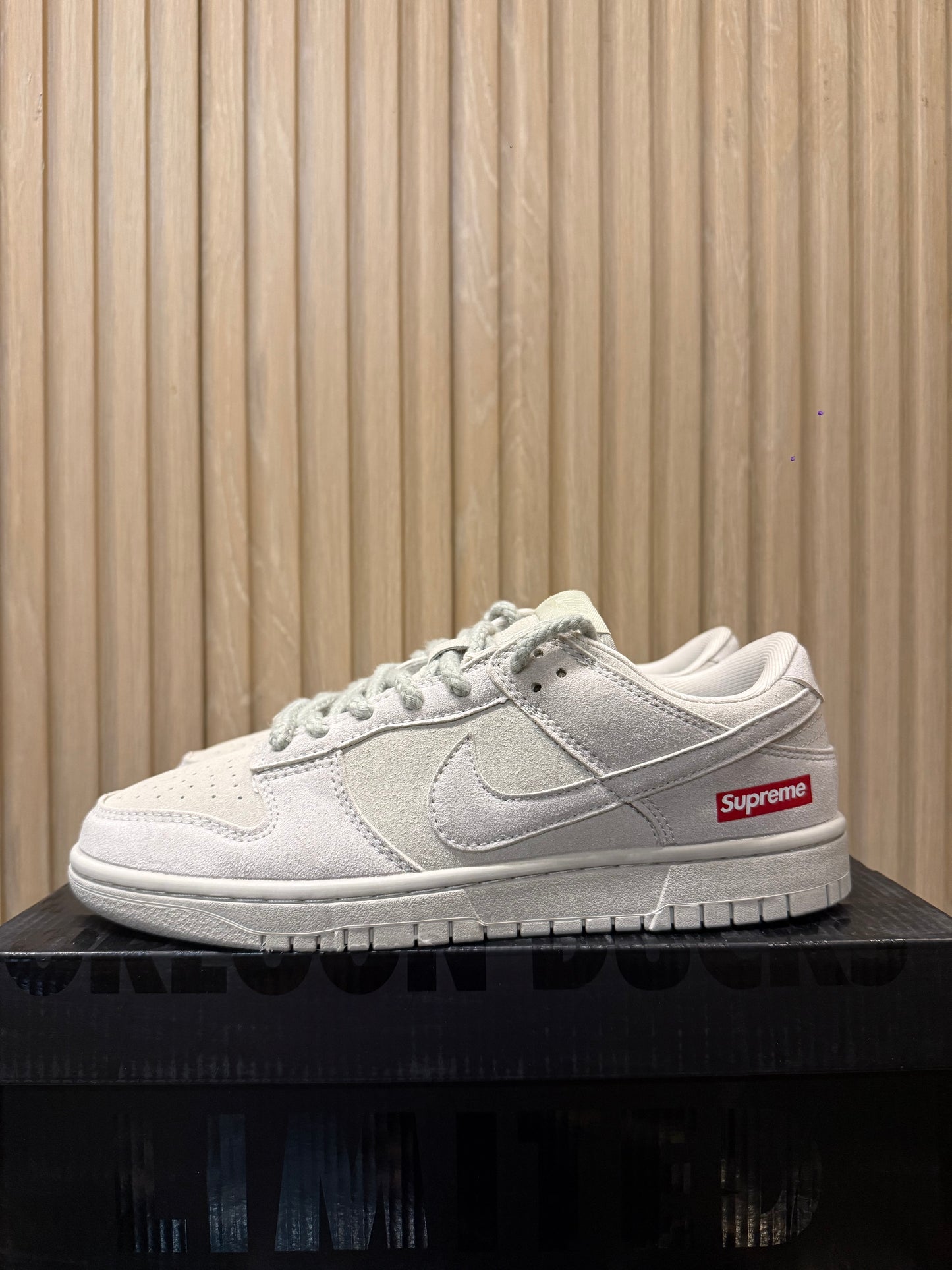 NIKE Supreme Dunks