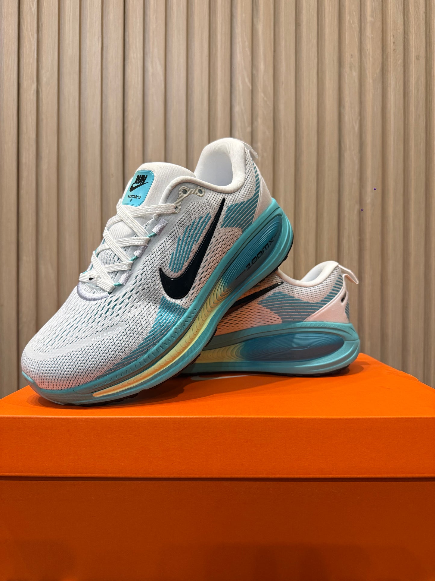 NIKE VOMERO 18