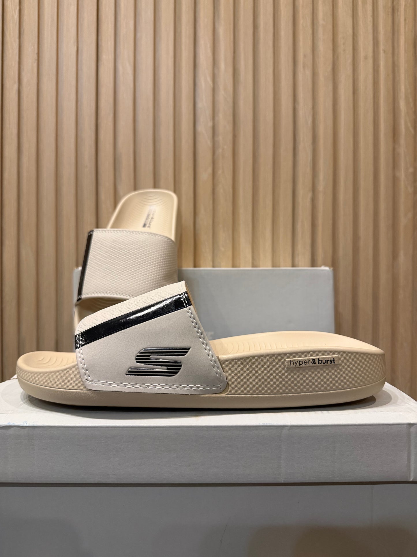 SKECHERS Hyper Burst Slipper