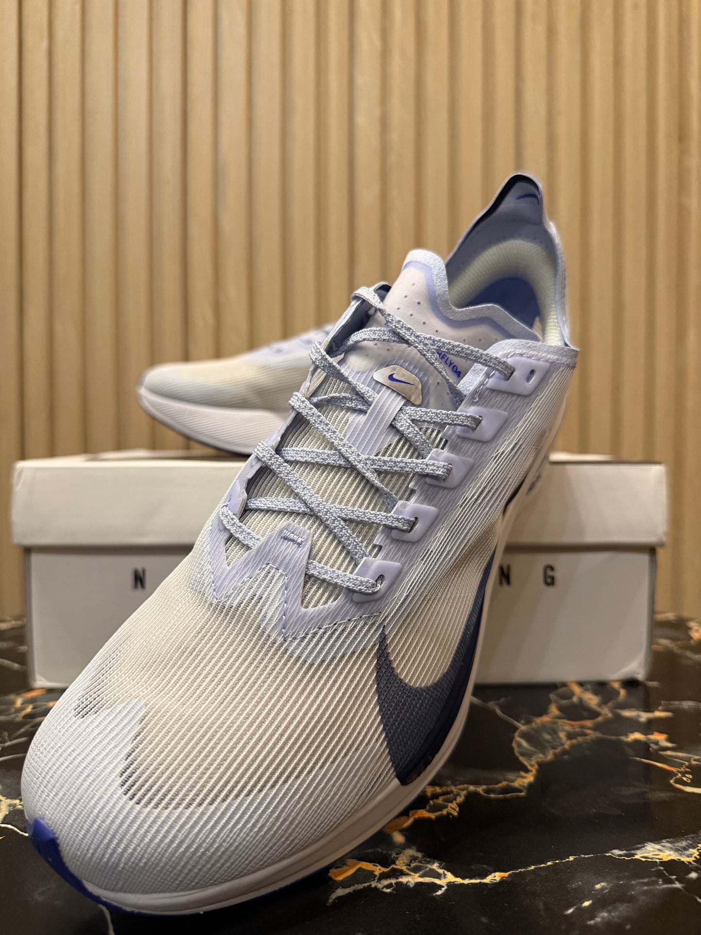 NIKE Vaporfly 4
