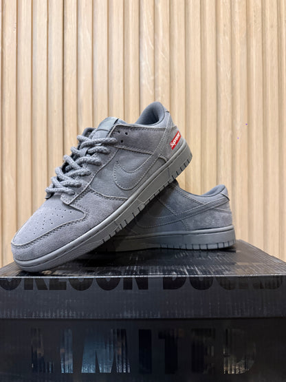 NIKE Supreme Dunks