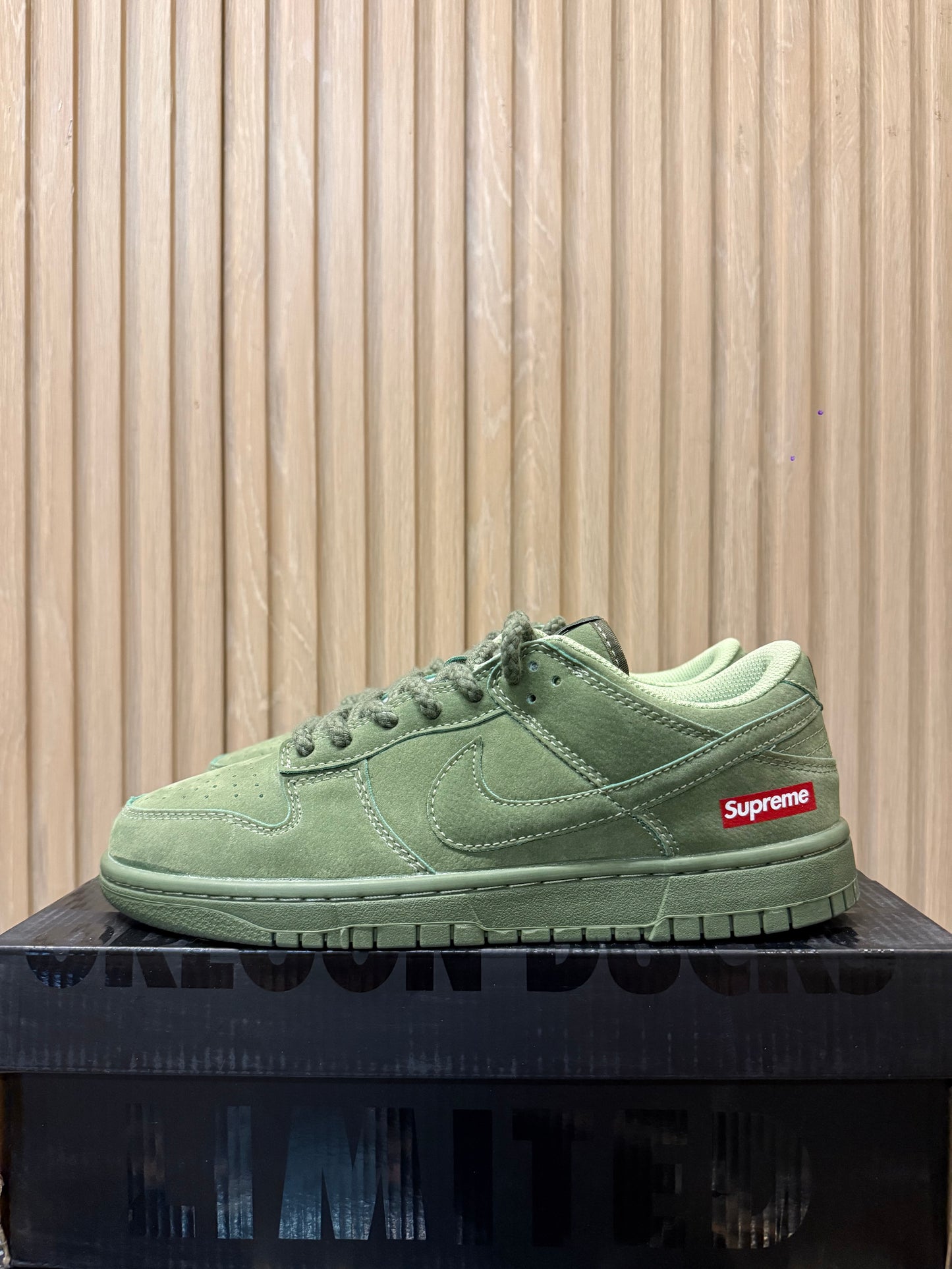NIKE Supreme Dunks