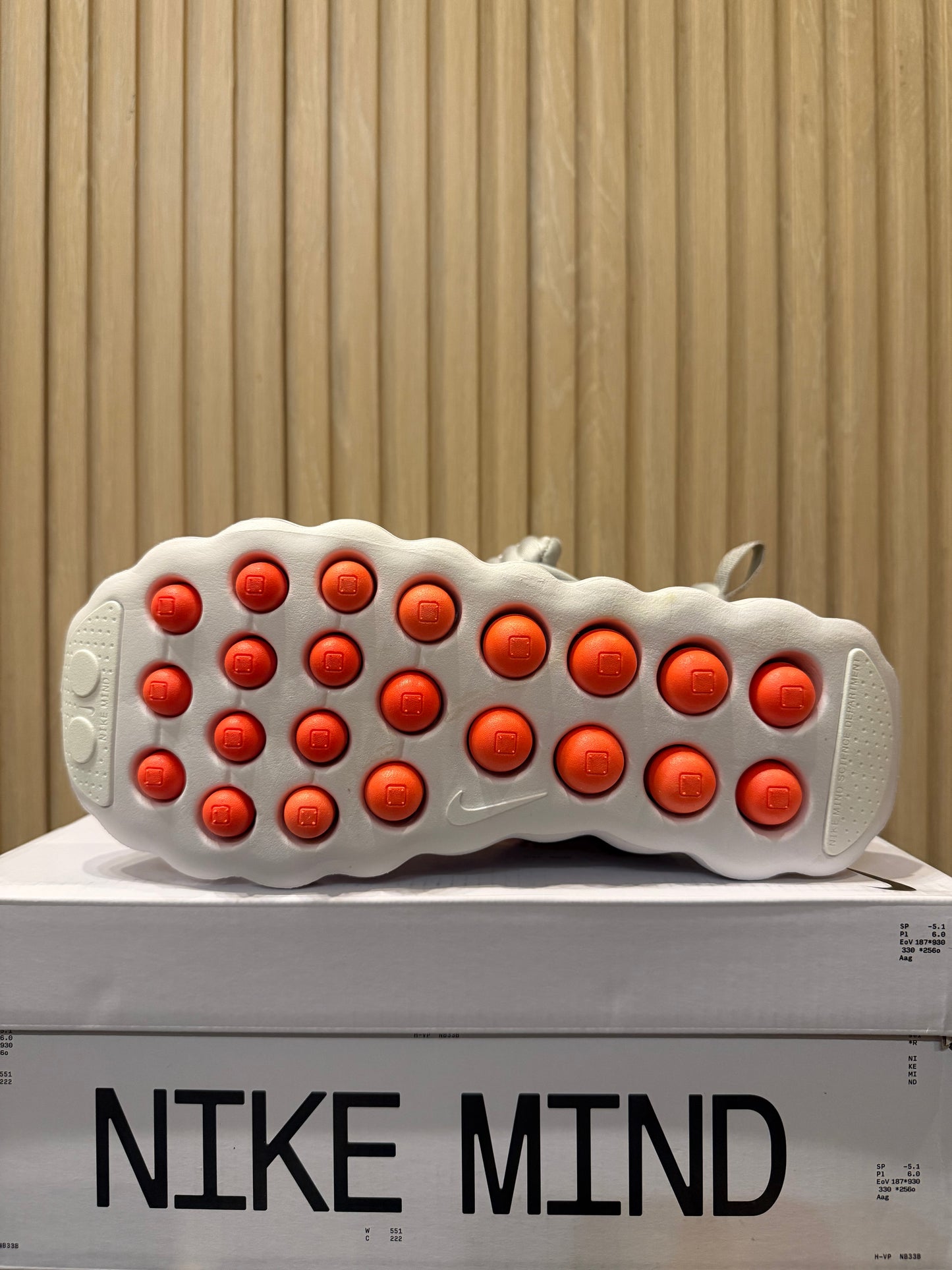 NIKE MIND 002