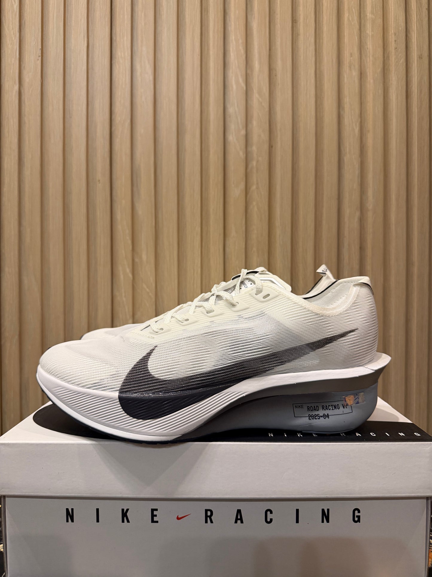 NIKE Vaporfly 4