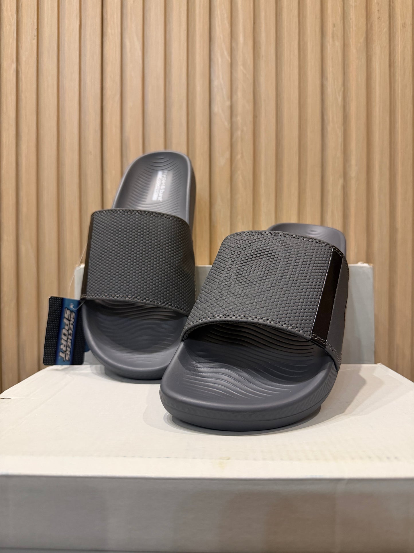 SKECHERS Hyper Burst Slipper