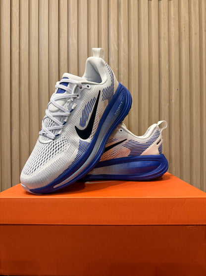 NIKE Vomero 18