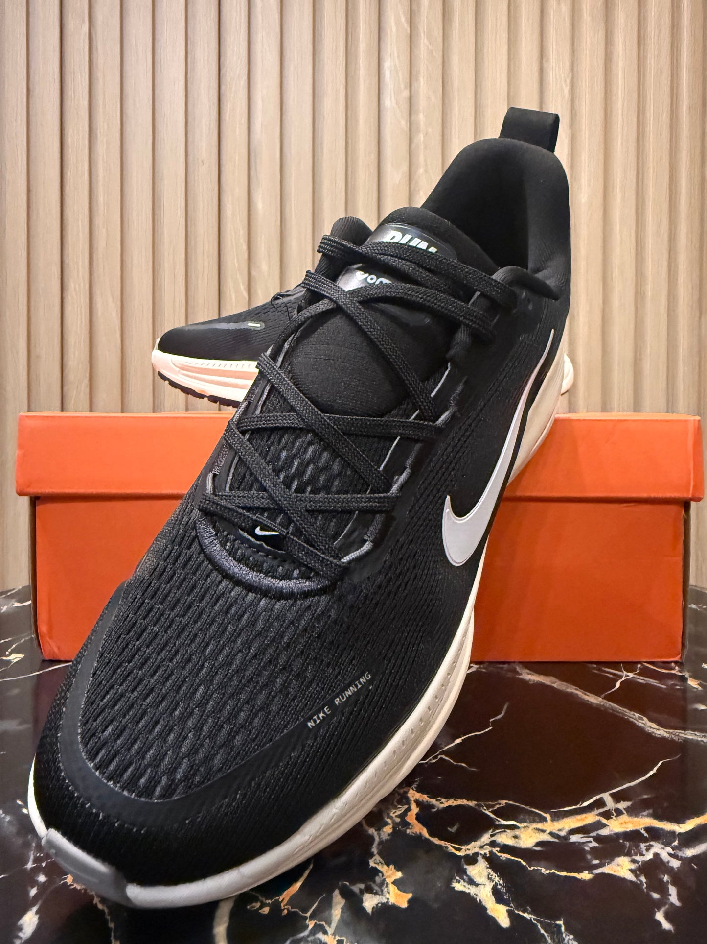 NIKE VOMERO 18