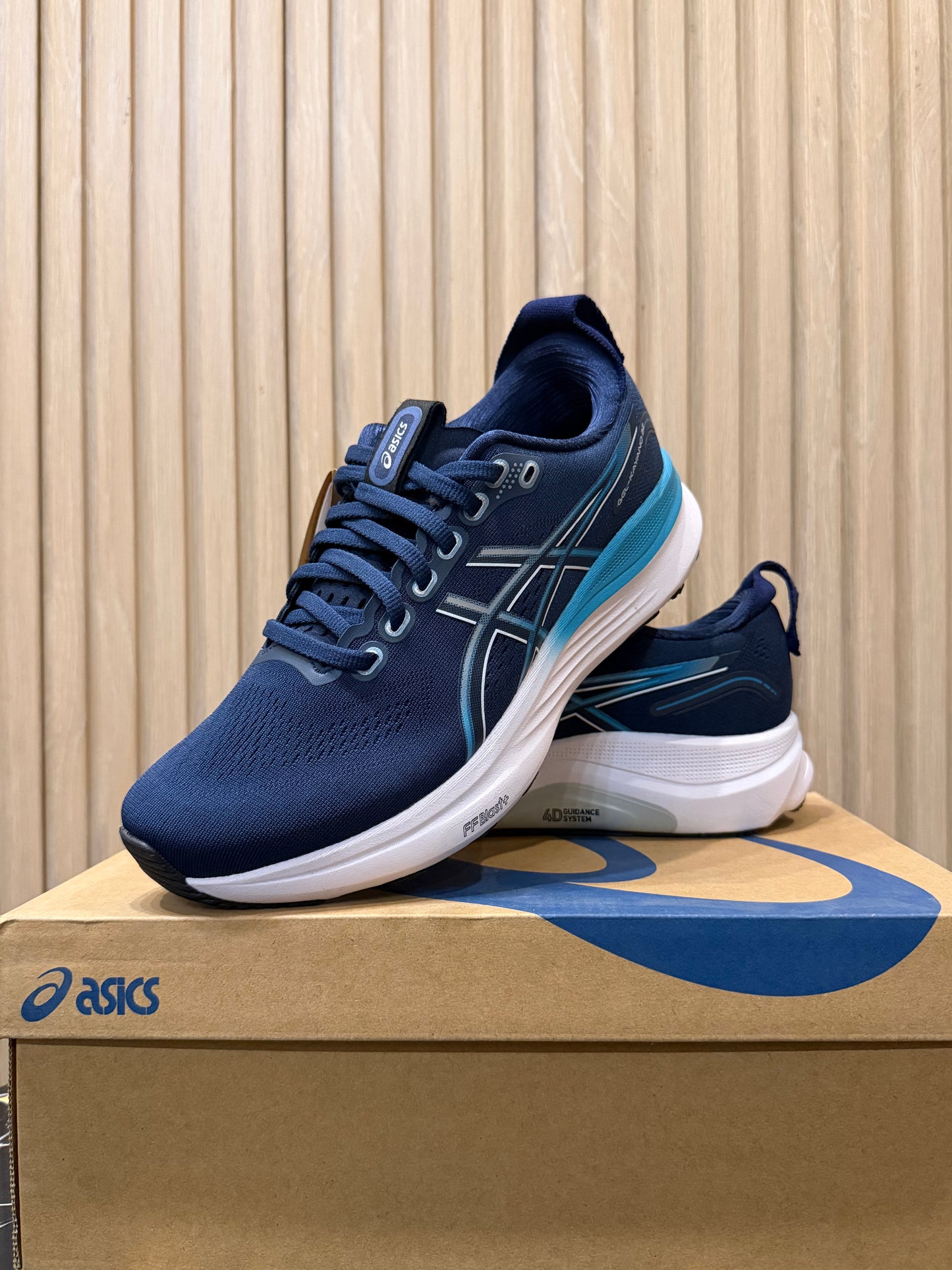 ASICS GEL-KAYANO 32
