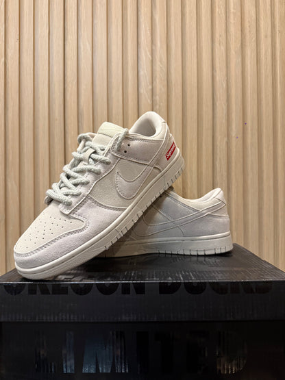 NIKE Supreme Dunks