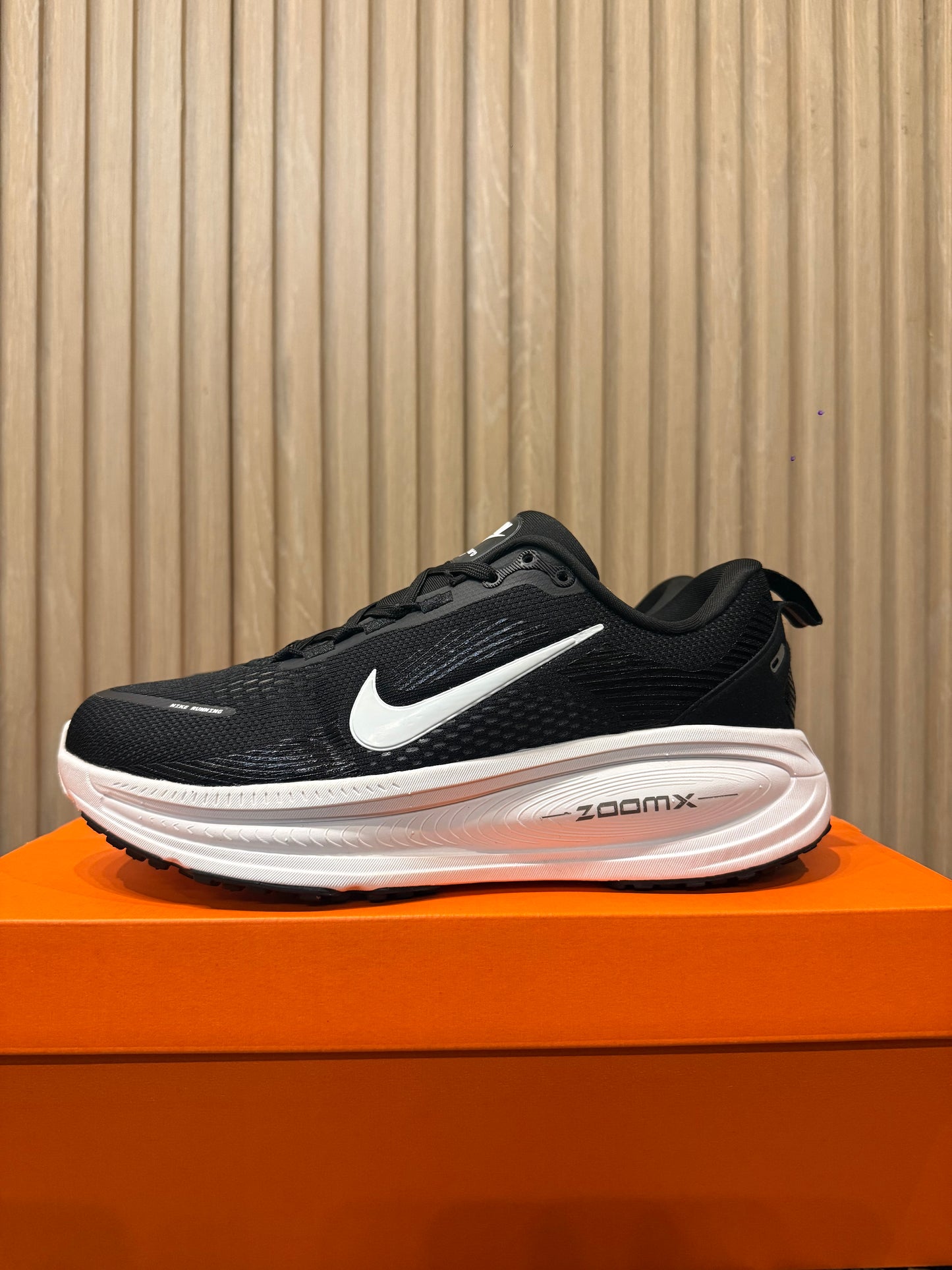 NIKE VOMERO 18
