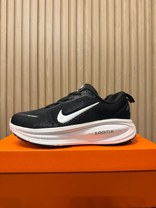 NIKE VOMERO 18