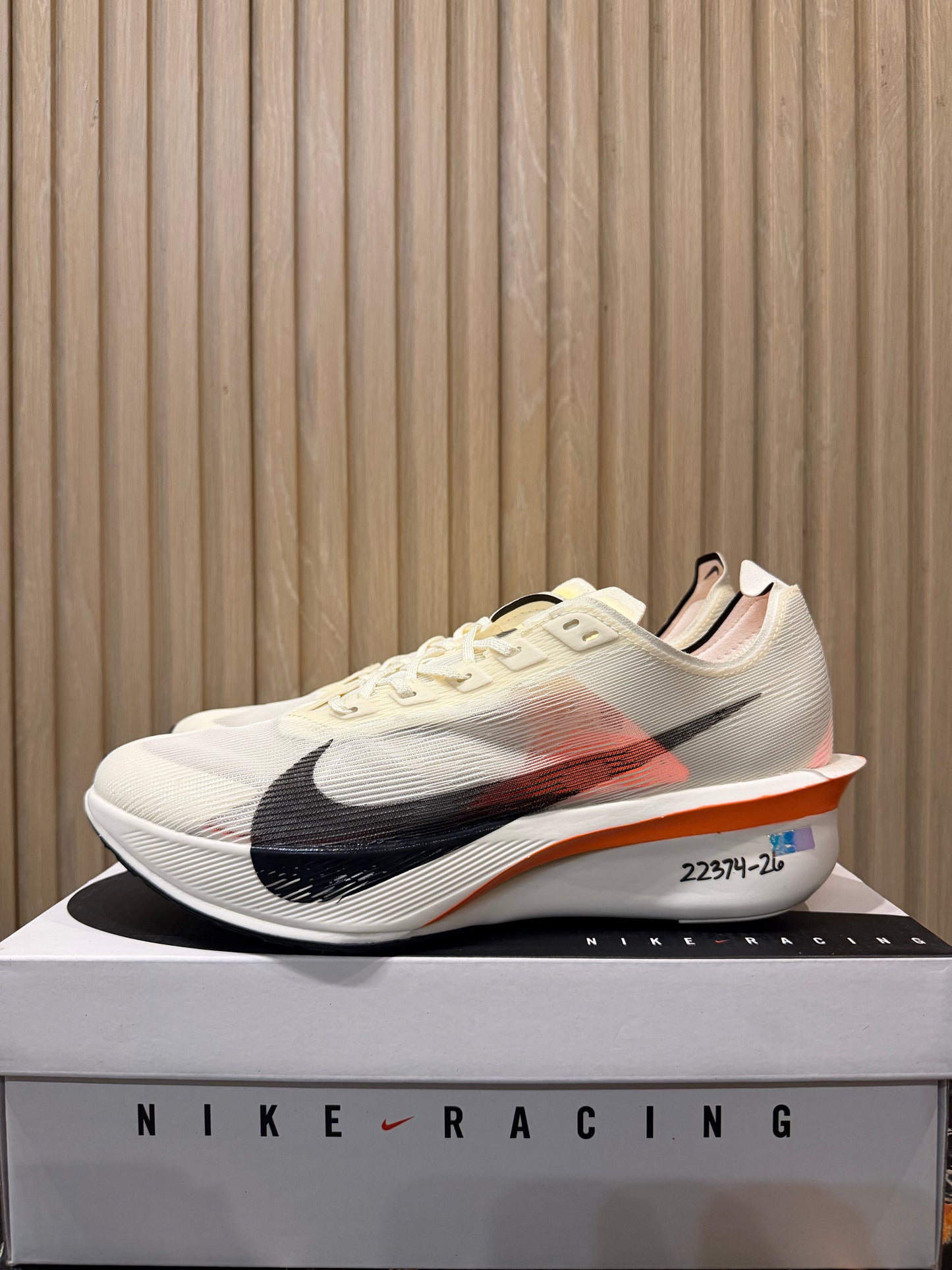 NIKE Vaporfly 4