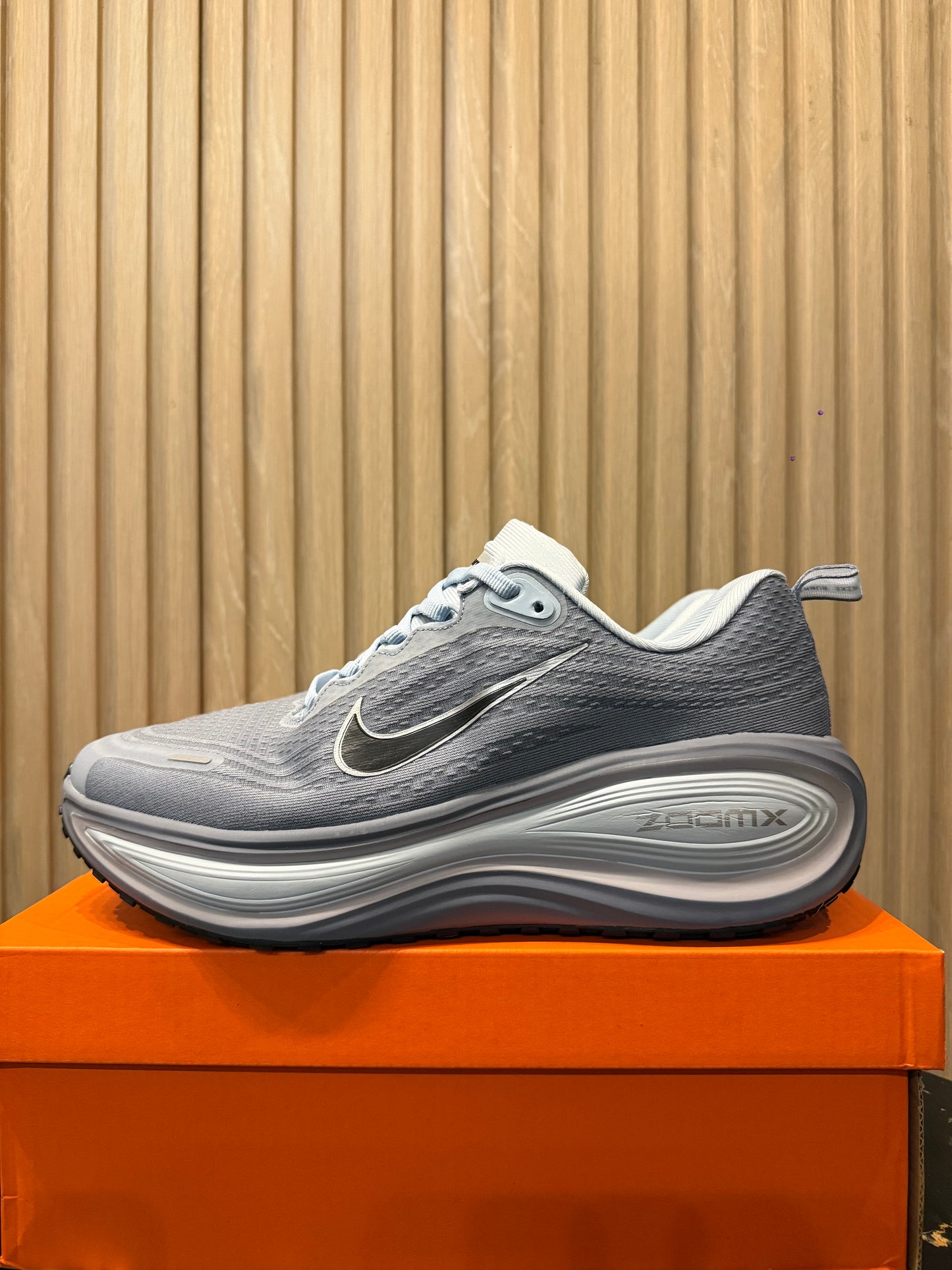 NIKE VOMERO PLUS