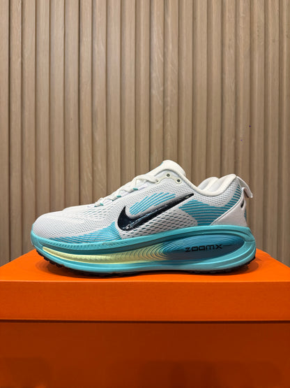 NIKE VOMERO 18