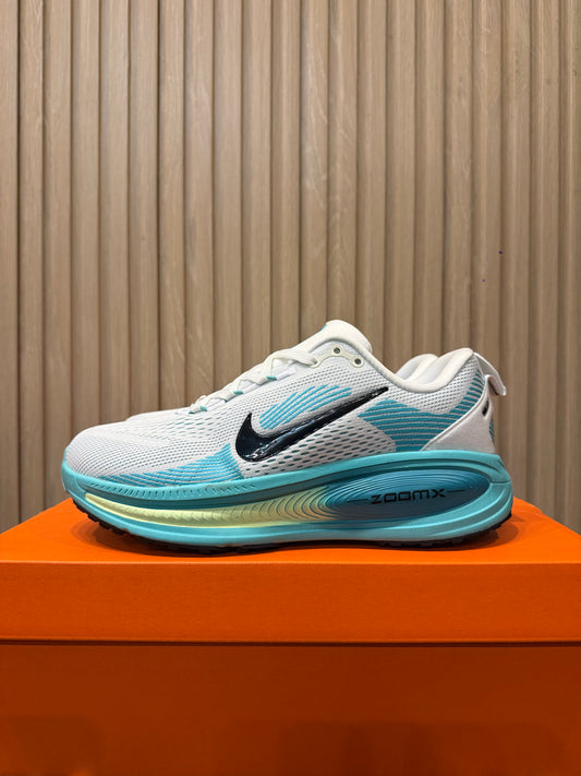 NIKE VOMERO 18