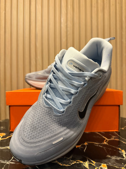 NIKE VOMERO PLUS