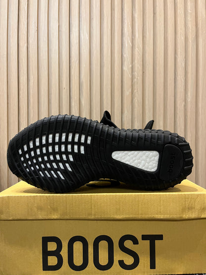 AD Yeezy 350 V2