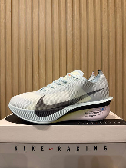 NIKE Vaporfly 4