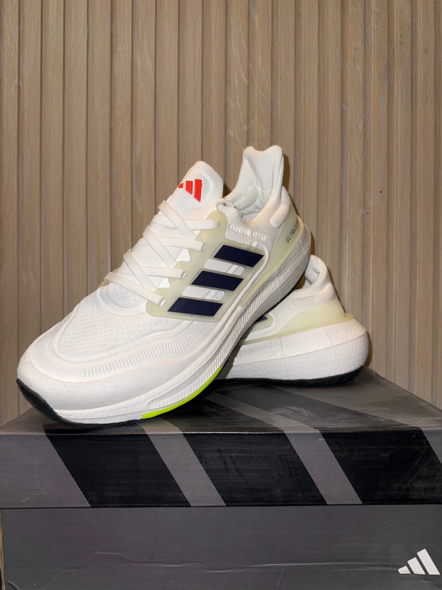 AD ULTRABOOST