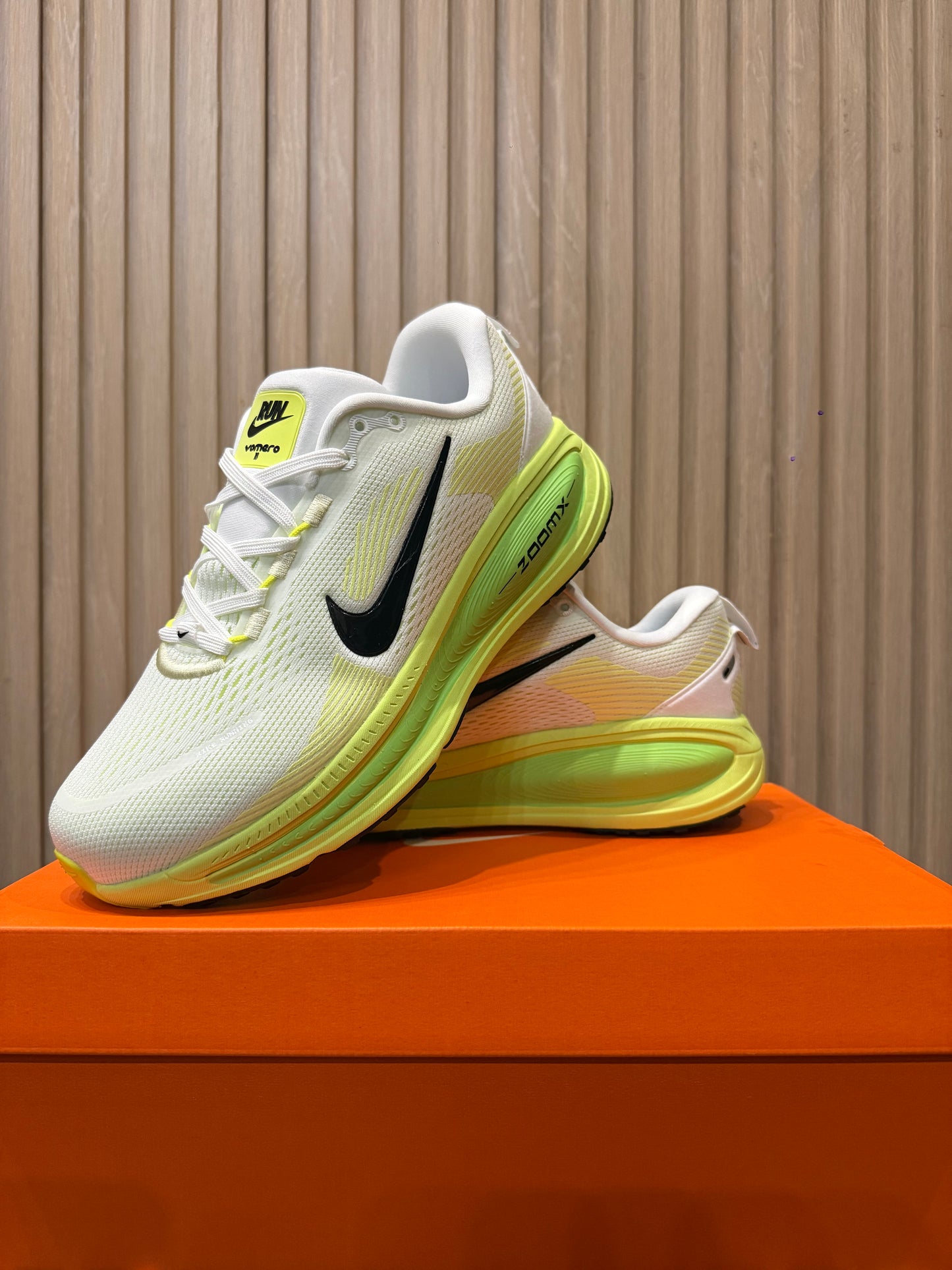 NIKE VOMERO 18