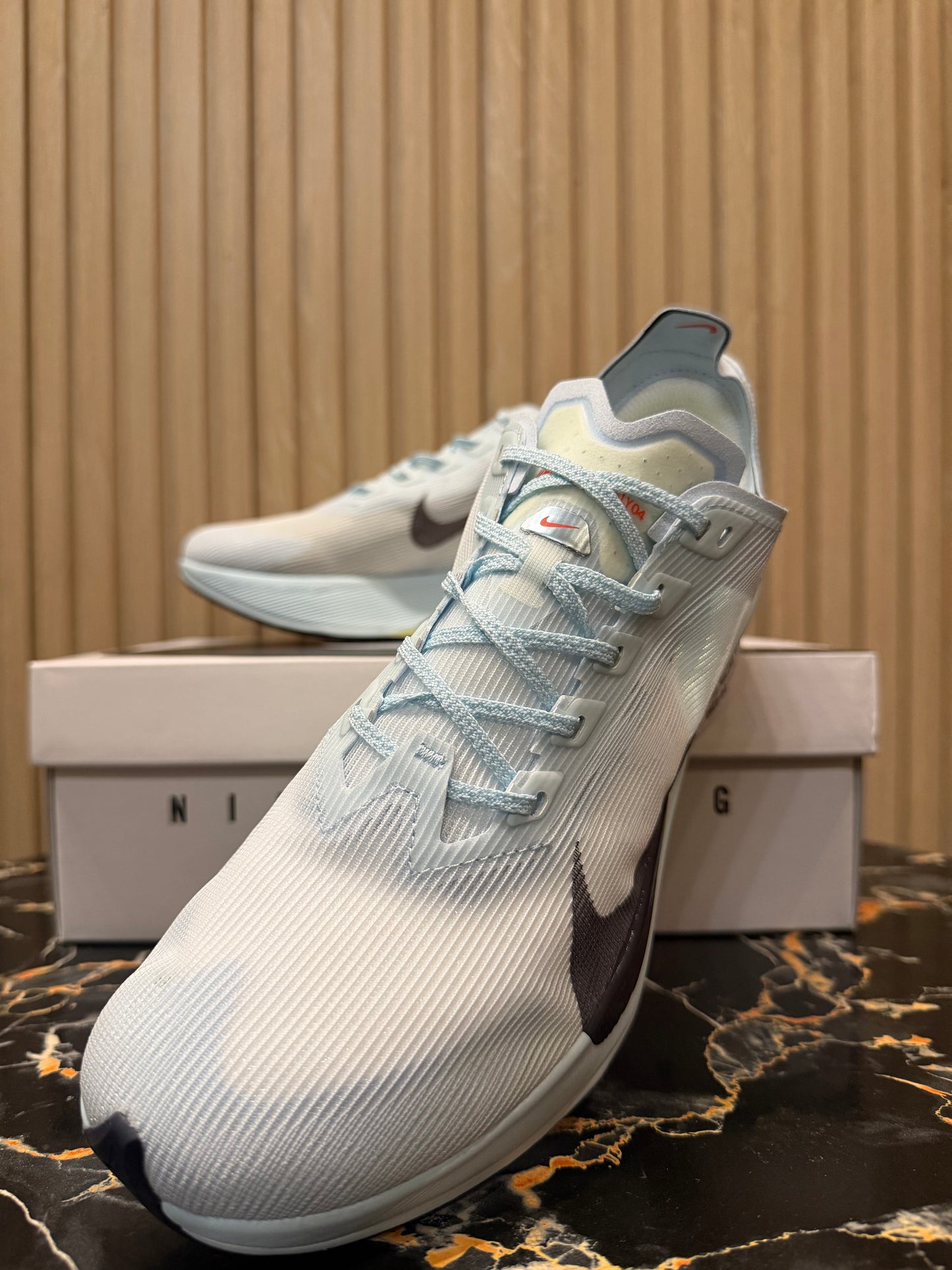 NIKE Vaporfly 4