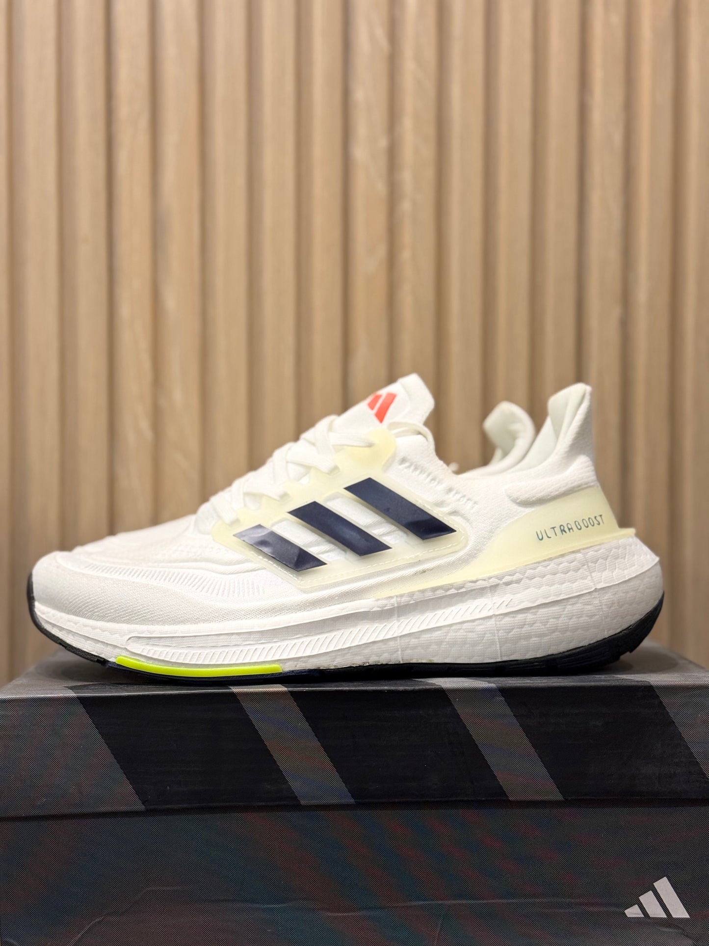 AD ULTRABOOST