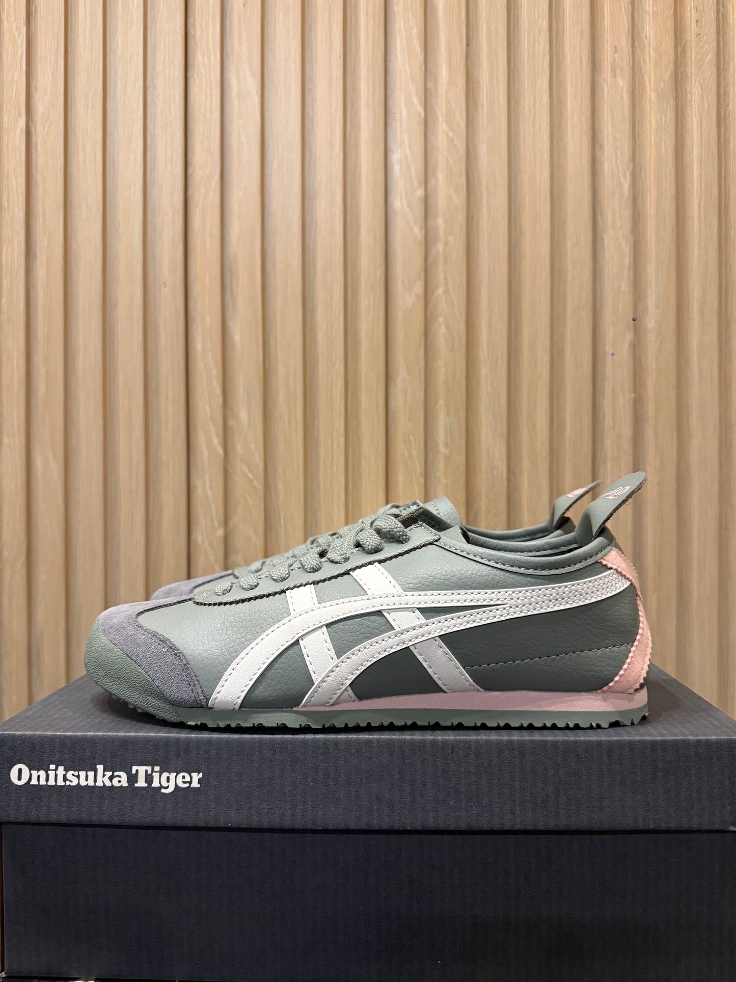 ONITSUKA TIGER