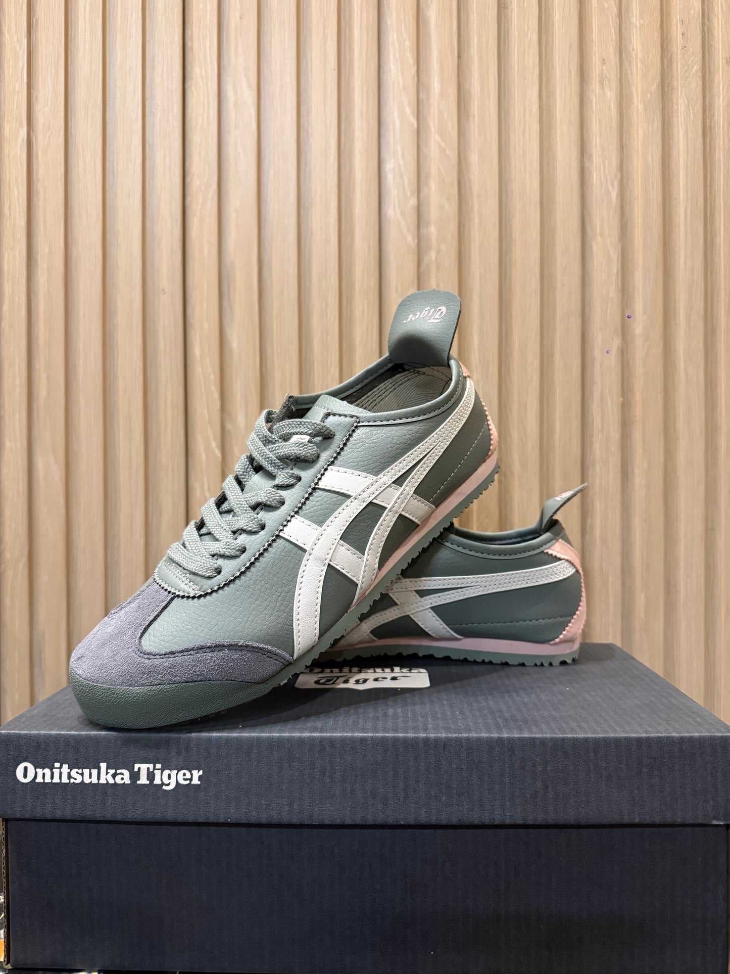 ONITSUKA TIGER