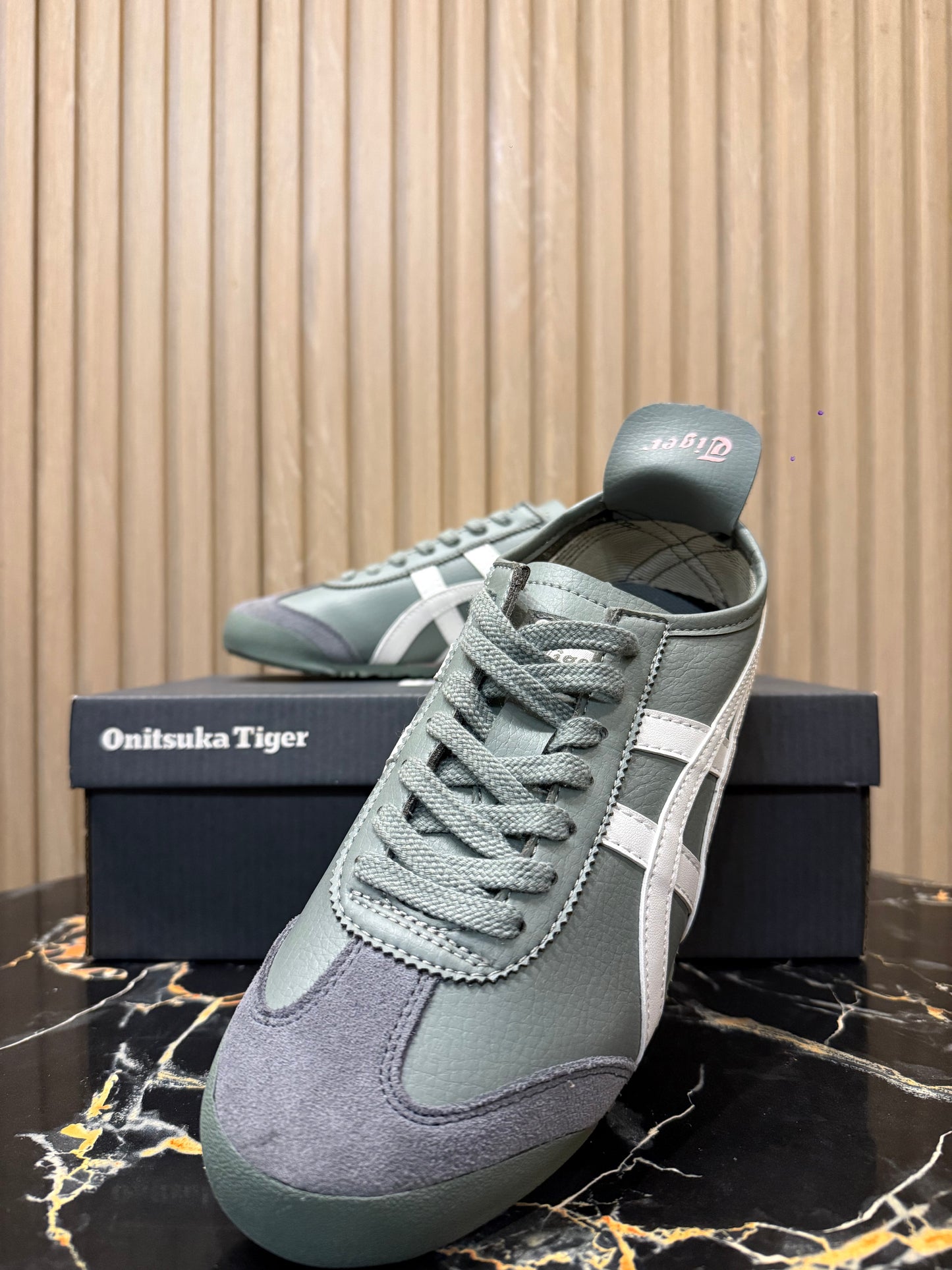 ONITSUKA TIGER