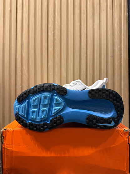 NIKE Vomero 18
