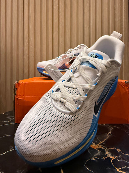 NIKE Vomero 18
