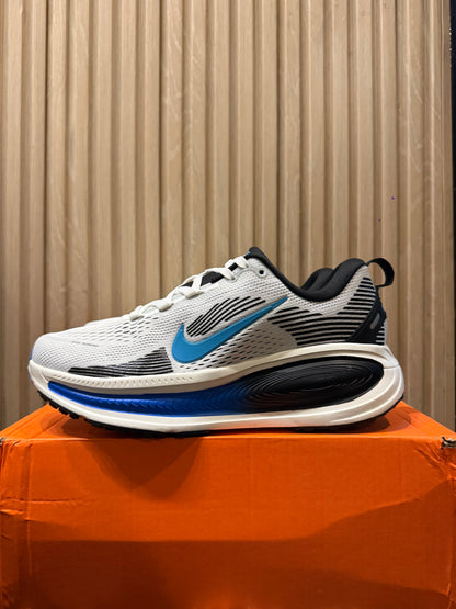 NIKE Vomero 18 (Limited Edition)