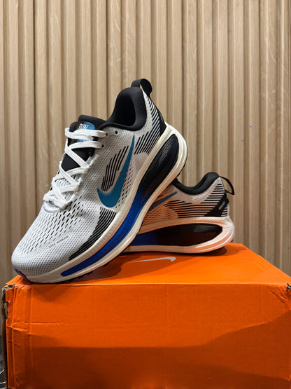 NIKE Vomero 18 (Limited Edition)