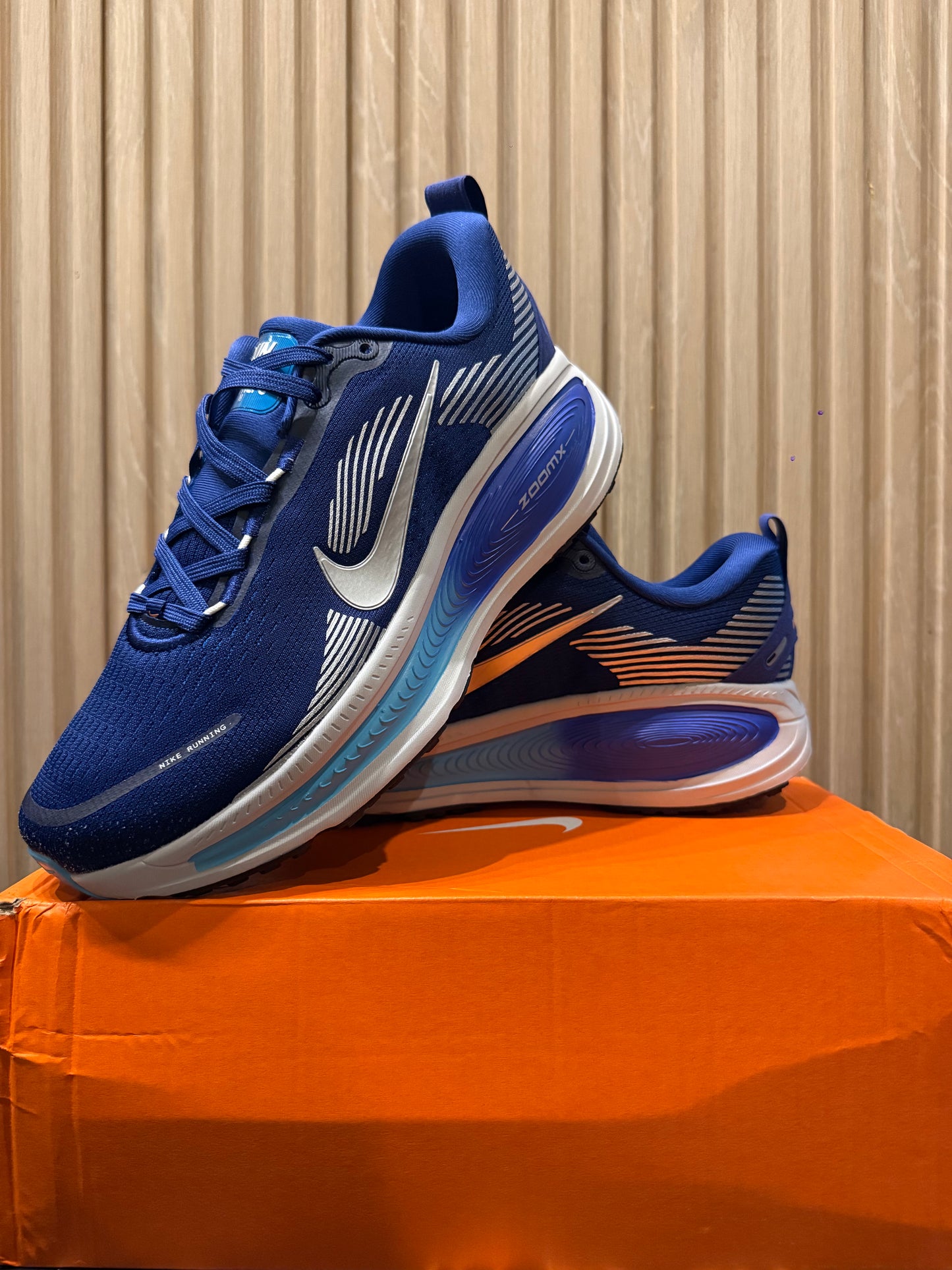 NIKE Vomero 18 (Limited Edition)