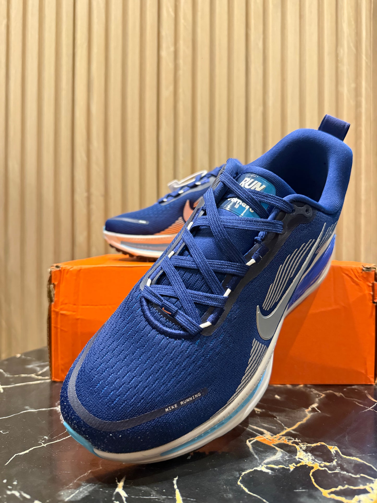 NIKE Vomero 18 (Limited Edition)