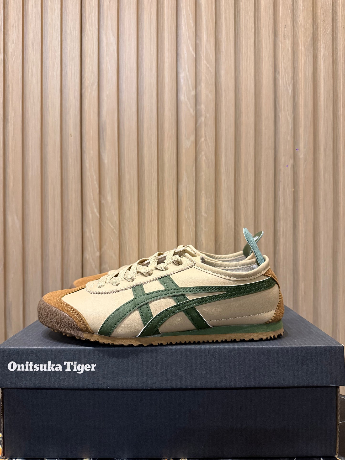 ONITSUKA TIGER